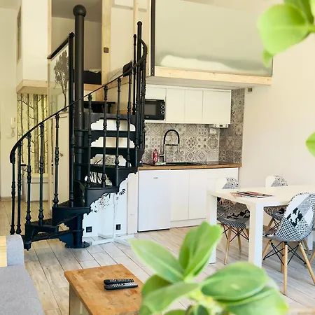 Wroclaw Inn Apartments شقة